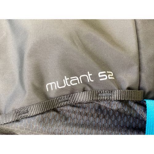 OSPREY (オスプレー) バックパック ブラック×ブルー mutant52 背面長 51cm以上 50L～(テント泊)