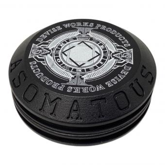 ASOMATOUS フック ブラック 紋章柄 ＠ DEVISE WORKS ハングバーガー