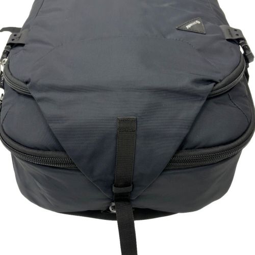 packsafe バックパック Venturesafe EXP45 Anti-Theft Carry-on Travel Pack 45L ブラック