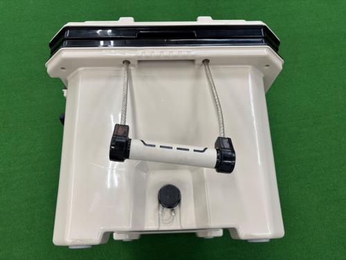 iGloo (イグルー) クーラーボックス 70QT(66.2L) ベージュ IMXクーラー