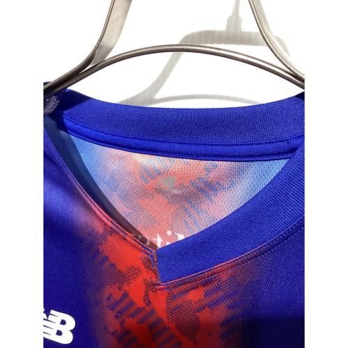NEW BALANCE (ニューバランス) サッカーユニフォーム SIZE L ブルー×レッド ホーム レプリカ 2024 ショートスリーブ AMT45232