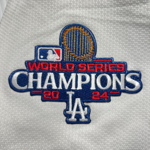 ロサンゼルスドジャース 応援グッズ SIZE 48 ホワイト WS優勝バッチ付き ファナティックス・ジャパン ユニフォーム 大谷翔平【17】