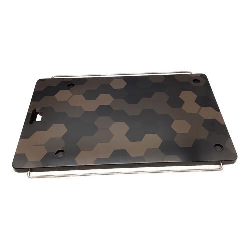 The Arth (ザァ～ッス) アウトドアテーブル ヘキカモぐれい 床上手さん