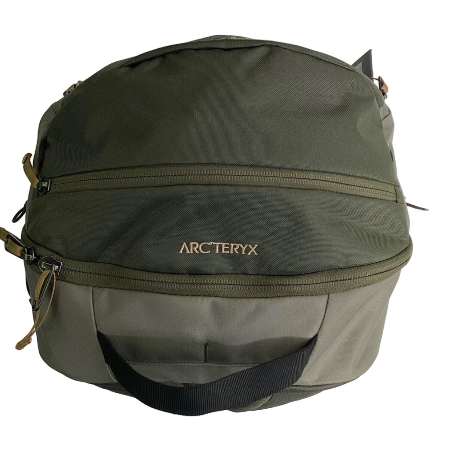 ARC'TERYX (アークテリクス) リュック オリーブ X000006044 マンティス