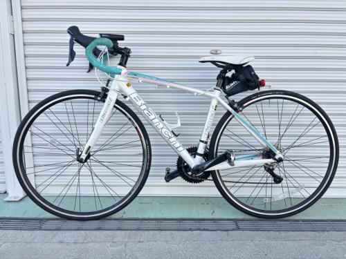 BIANCHI (ビアンキ) ロードバイク VIA NIRONE 7 ビアニローネ7 サドルバッグ付 ロックチェーン番号817 SIZE 44 ホワイト×ブルー