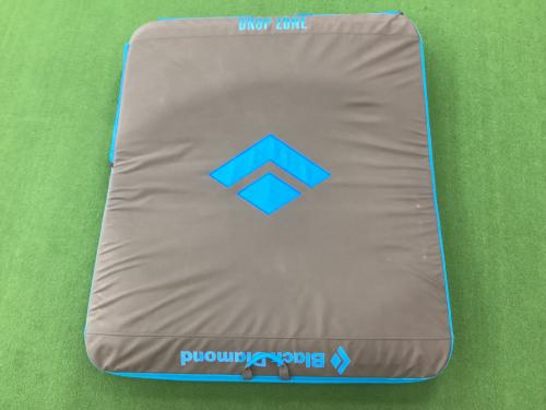 BLACK DIAMOND (ブラックダイヤモンド) 登山雑貨 約103×120×13cm グレー×ブルー ドロップゾーン クライミングマット