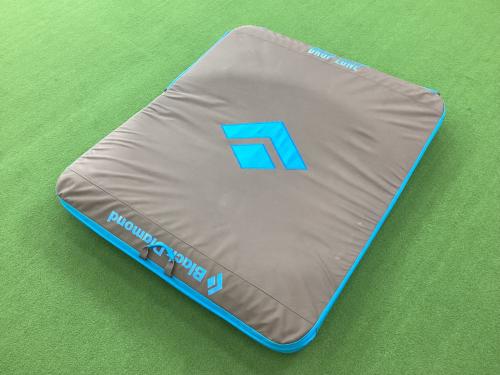 BLACK DIAMOND (ブラックダイヤモンド) 登山雑貨 約103×120×13cm グレー×ブルー ドロップゾーン クライミングマット