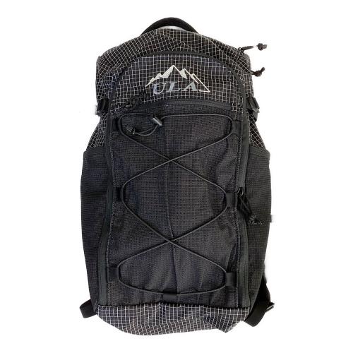 ULA Equipment (ウルトラライトアドベンチャーイクイップメント) ドラゴンフライ リュック 約30L＠ ブラック×ホワイト