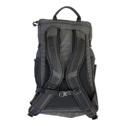ULA Equipment (ウルトラライトアドベンチャーイクイップメント) ドラゴンフライ リュック 約30L＠ ブラック×ホワイト