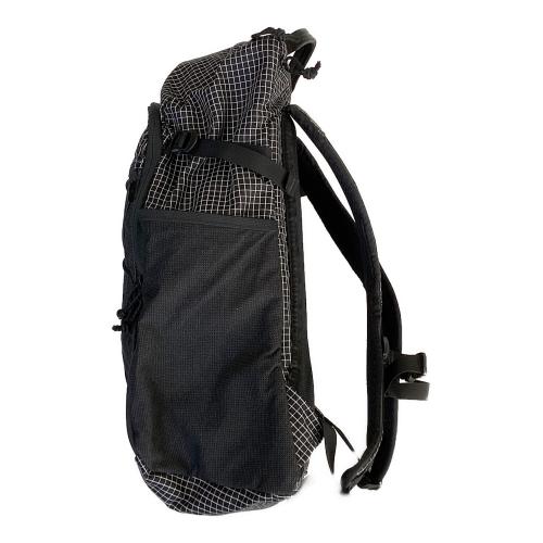 ULA Equipment (ウルトラライトアドベンチャーイクイップメント) ドラゴンフライ リュック 約30L＠ ブラック×ホワイト