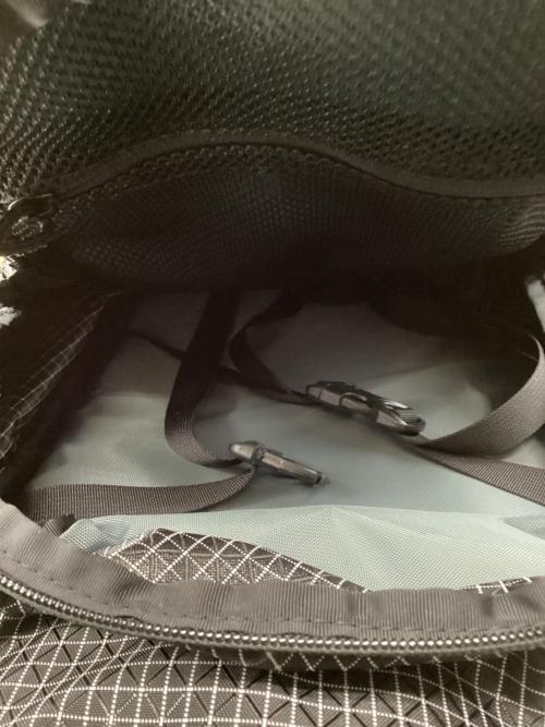 ULA Equipment (ウルトラライトアドベンチャーイクイップメント) ドラゴンフライ リュック 約30L＠ ブラック×ホワイト