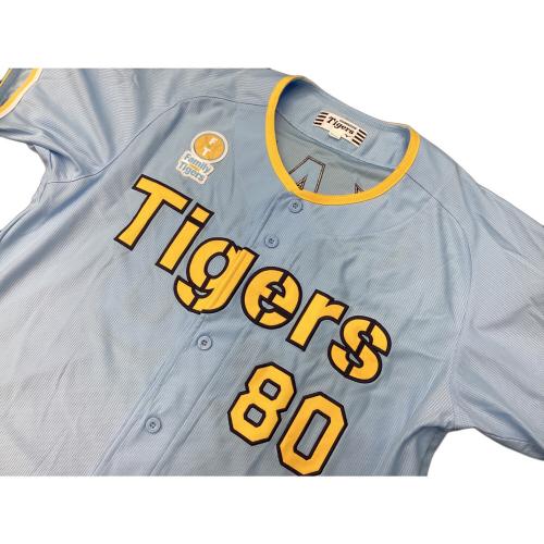 阪神タイガース (ハンシンタイガース) 応援グッズ SIZE O スカイブルー 岡田彰布【80】2024年ファミリーウィズタイガース限定ユニフォーム MIZUNO ユニフォーム レプリカ