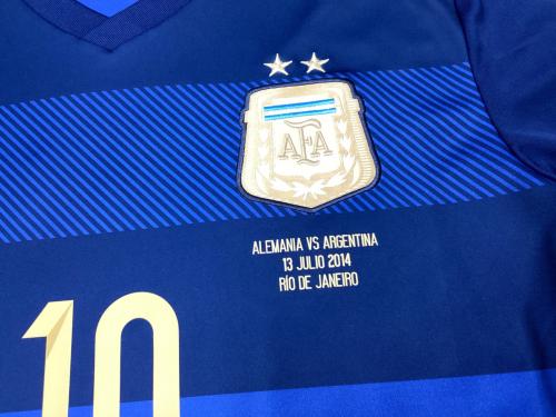 アルゼンチン代表 (アルゼンチンダイヒョウ) サッカーユニフォーム SIZE O ブルーxネイビー リオネル・メッシ【10】2014年アウェイ マッチデイマーク付（VSドイツ） adidas レプリカ