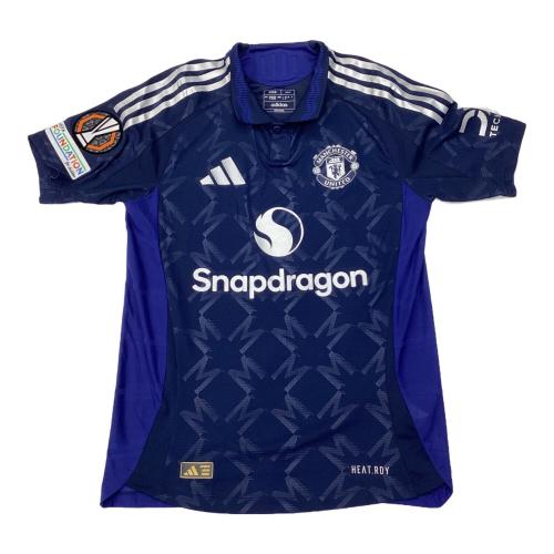 マンチェスター・ユナイテッドFC (マンチェスター・ユナイテッドエフシー) サッカーユニフォーム SIZE L ネイビー コビー・メイヌー【37】24/25シーズンアウェイ ヨーロッパリーグパッチ付 adidas オーセンティック
