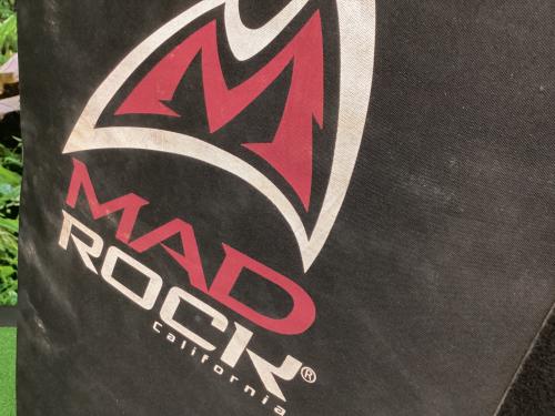 MAD ROCK 登山雑貨 約120×90cm ブラック×ブルー クラッシュパッド