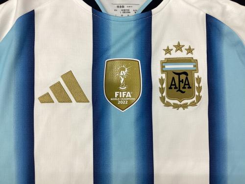 アルゼンチン代表 (アルゼンチンダイヒョウ) サッカーユニフォーム KA8126 レプリカ（長袖）2026年ホーム 2022年カタールW杯優勝パッチ付 メンズ SIZE XL ホワイト×スカイブルー