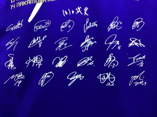 日本代表 (ニホンダイヒョウ) サッカーユニフォーム 2010年ホーム 2010年南アフリカW杯メモリアルユニフォーム(サイン・試合結果・選手、スタッフ名入) シリアルナンバー(138/2010) レプリカ SIZE M ブルー