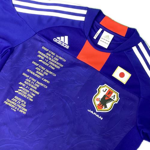 日本代表 (ニホンダイヒョウ) サッカーユニフォーム 2010年ホーム 2010年南アフリカW杯メモリアルユニフォーム(サイン・試合結果・選手、スタッフ名入) シリアルナンバー(138/2010) レプリカ SIZE M ブルー