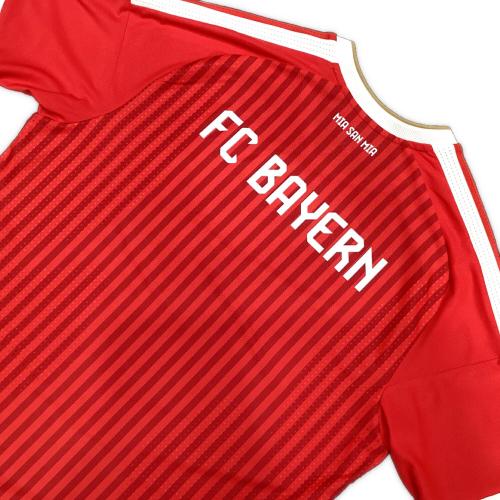 FCバイエルン・ミュンヘン (エフシーバイエルン・ミュンヘン) サッカーユニフォーム 26/27シーズンホーム オーセンティック SIZE XL レッド