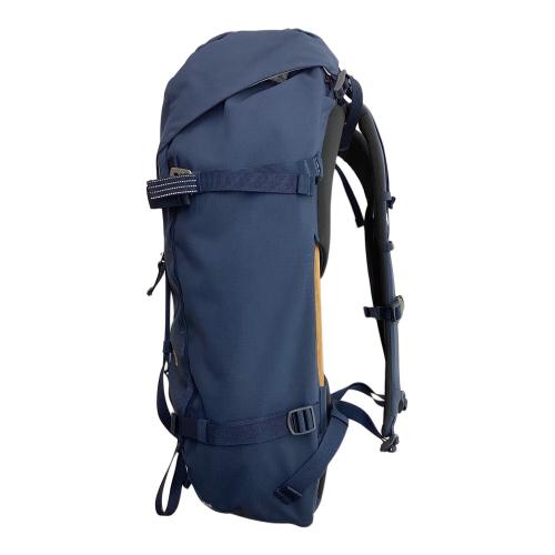 FJALLRAVEN (フェールラーベン) バックパック MLサイズ ネイビー Bergtagen 38