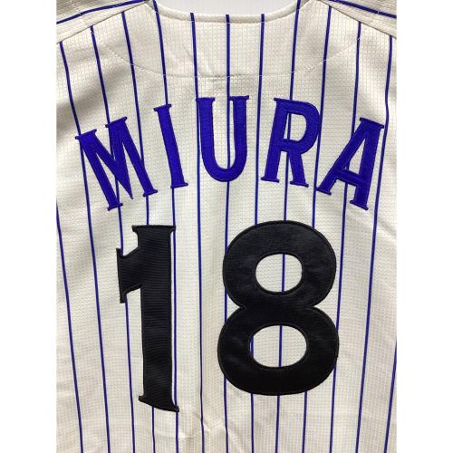 横浜DeNAベイスターズ (ヨコハマディーエヌエーベイスターズ) 永遠番長1998『横浜ベイスターズ』レプリカユニフォーム【18．MIURA】ホーム 応援グッズ Sサイズ ホワイト
