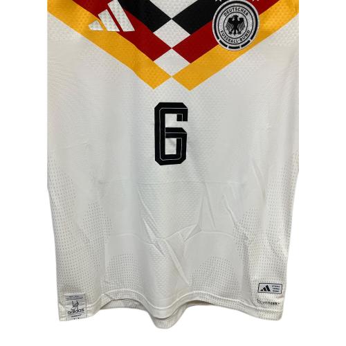 ドイツ代表 (ドイツダイヒョウ) サッカーユニフォーム JN2066 2026シーズン オーセンティック ホーム 半袖 SIZE XL ホワイト　ヨシュア・キミッヒ【6】