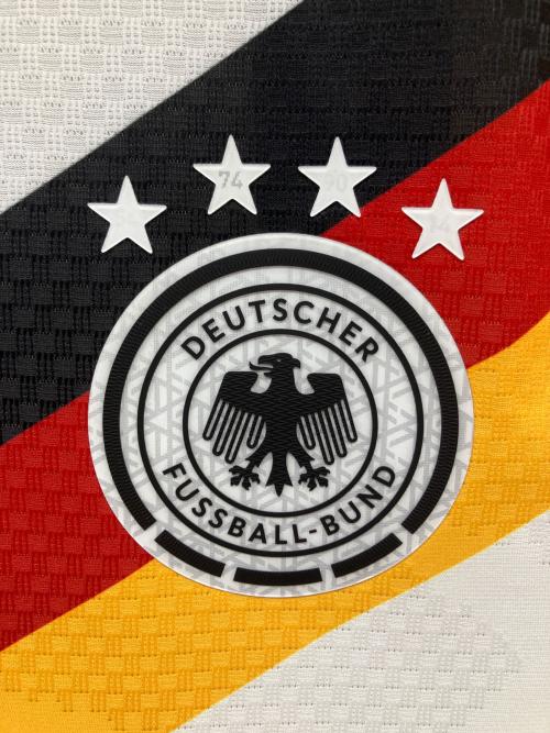 ドイツ代表 (ドイツダイヒョウ) サッカーユニフォーム JN2066 2026シーズン オーセンティック ホーム 半袖 SIZE XL ホワイト　ヨシュア・キミッヒ【6】