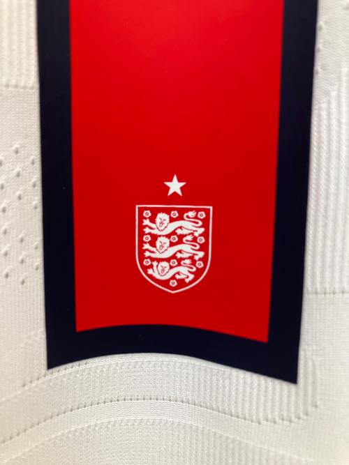 イングランド代表 (イングランドダイヒョウ) サッカーユニフォーム IB5153-100 2026シーズン ホーム オーセンティック SIZE L ホワイト　ジュード・ベリンガム【10】