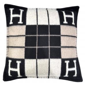 HERMES (エルメス) アヴァロンⅢ エクリュ・ノワール PM/クッション