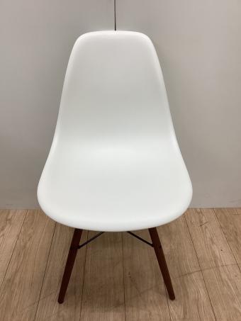 Herman Miller (ハーマンミラー) シェルチェア- ホワイト プラスチックサイドシェルチェア ダウェルベース メープル脚