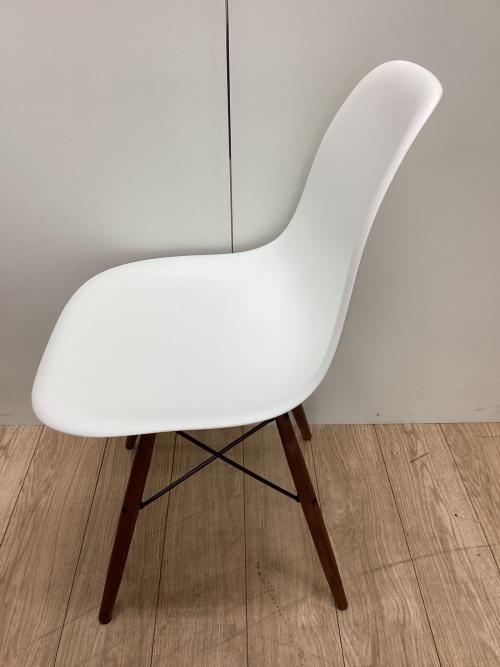 Herman Miller (ハーマンミラー) シェルチェア- ホワイト プラスチックサイドシェルチェア ダウェルベース メープル脚