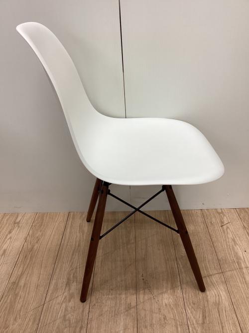 Herman Miller (ハーマンミラー) シェルチェア- ホワイト プラスチックサイドシェルチェア ダウェルベース メープル脚