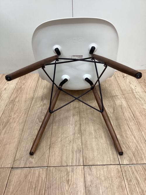 Herman Miller (ハーマンミラー) シェルチェア- ホワイト プラスチックサイドシェルチェア ダウェルベース メープル脚