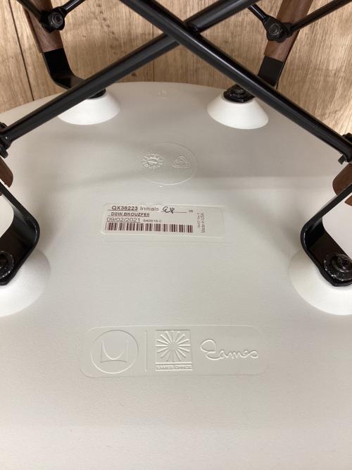 Herman Miller (ハーマンミラー) シェルチェア- ホワイト プラスチックサイドシェルチェア ダウェルベース メープル脚