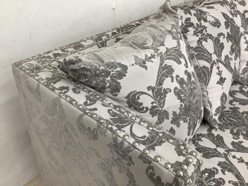 Jennifer Taylor (ジェニファーテイラー) 2人掛けソファー RG63091 グレー