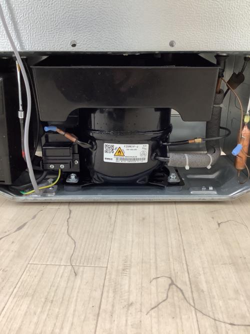 Hisense (ハイセンス) 2ドア冷蔵庫 HR-G13C-W 2024年製 135L