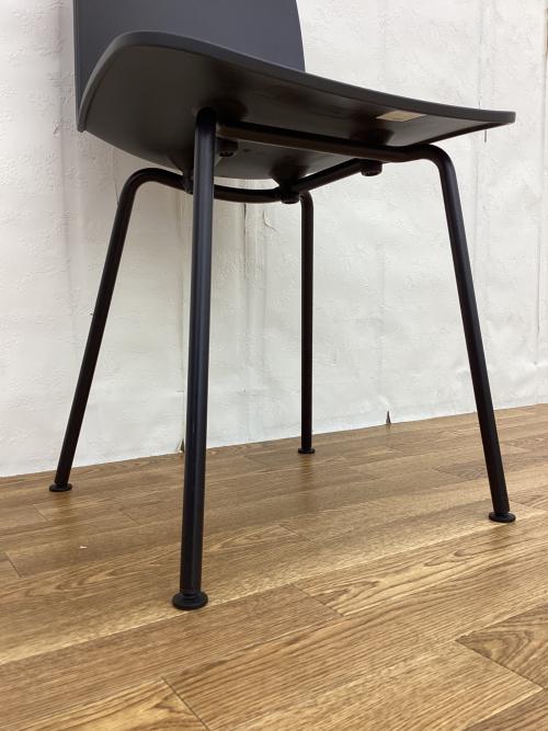 Vitra (ヴィトラ) スタッキングチェアー ブラック HAL