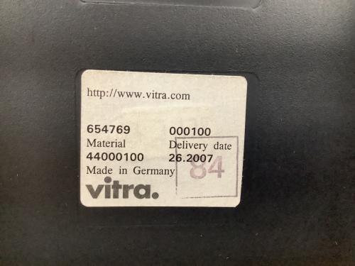 Vitra (ヴィトラ) トムバックチェア ブラック
