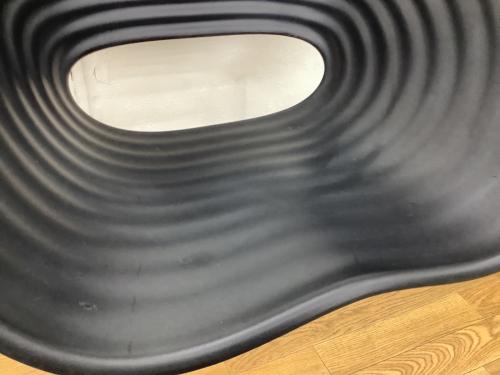 Vitra (ヴィトラ) トムバックチェア ブラック