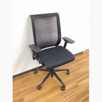 Steelcase (スチールケース) デスクチェア　THK-13101 Think  アーム昇降・可動式