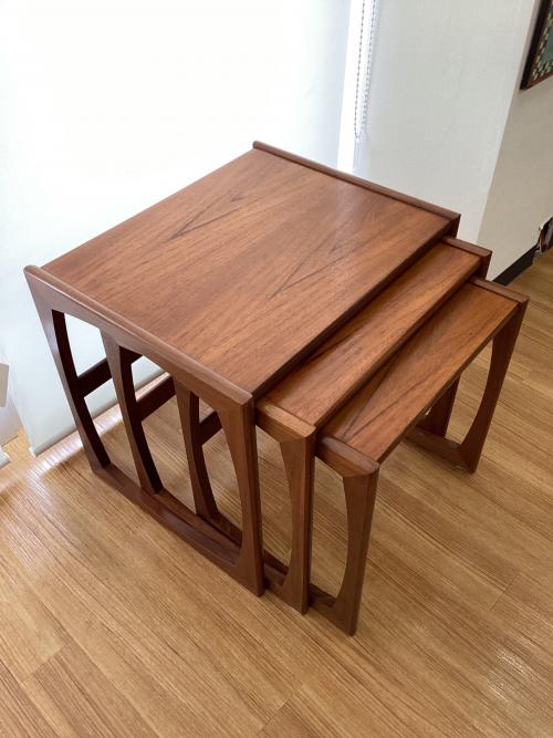 G-PLAN (ジープラン) ネストテーブル ブラウン Lloyd’s Antiques取扱い 1960年代イギリスビンテージ家具 3点セット チーク材