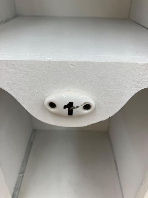 キャビネット アンティーク風家具 ビンテージ加工 ホワイト NUMBERS CABINET