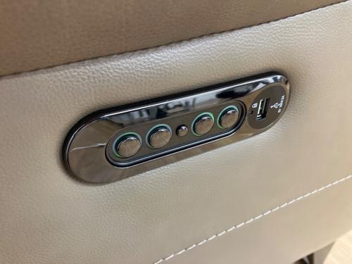 ニトリ 電動リクライニングソファー チェリーブ ヘッドレスト可動 充電用USBポート付 背もたれ分割可 幅:約194㎝