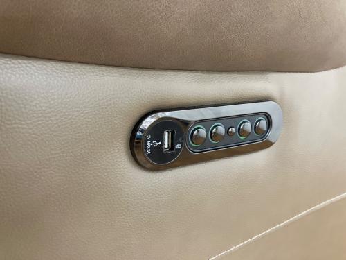 ニトリ 電動リクライニングソファー チェリーブ ヘッドレスト可動 充電用USBポート付 背もたれ分割可 幅:約194㎝