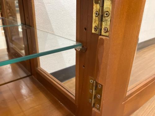 キャビネット アンティーク調デザイン