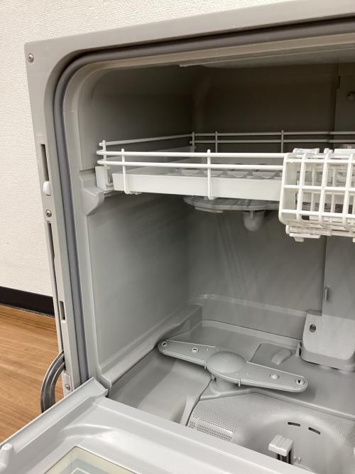 Panasonic (パナソニック) 食器洗い乾燥機 NP-TZ200-W 2019年製 扉内部ヨゴレ有 正面左上ヘコミ有
