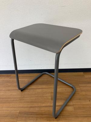 Knoll (ノル) サイドテーブル Toboggan Pull Up Table