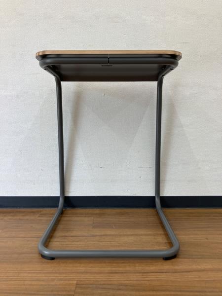 Knoll (ノル) サイドテーブル Toboggan Pull Up Table｜トレファクONLINE