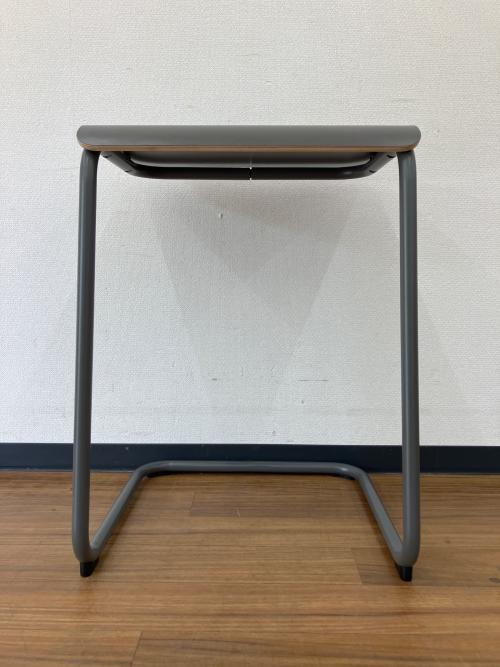 Knoll (ノル) サイドテーブル Toboggan Pull Up Table