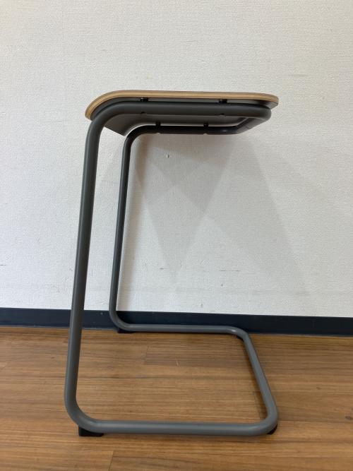 Knoll (ノル) サイドテーブル Toboggan Pull Up Table